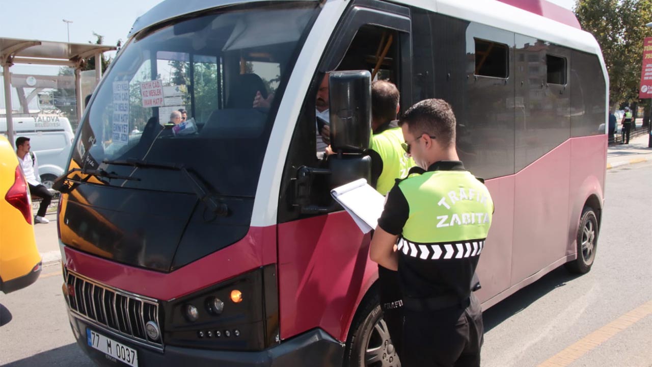 Yalova Beledi̇yesi̇'nden M Plakali Mi̇ni̇büslere Kapsamli Deneti̇m (2)
