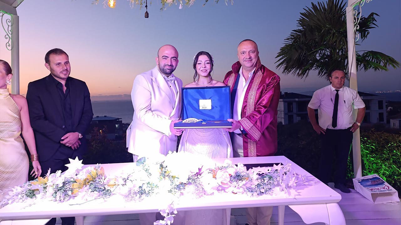 Yalova Cinarcik Belediye Baskan Cift Nikah (1)