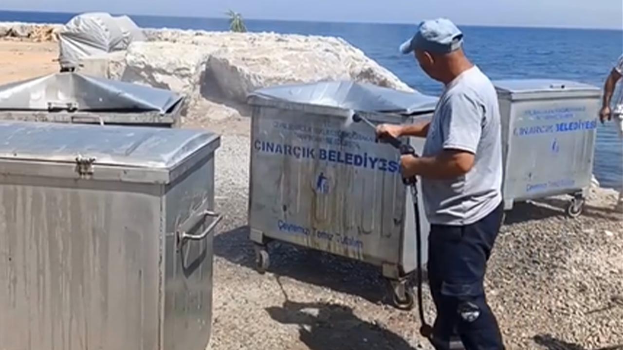 Yalova Cinarcik Belediye Yaz Ayi Cop Konteyner Yikama Temizlik (2)