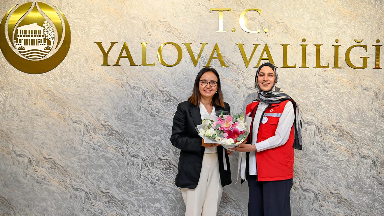 Yalova Gonullu Genc Vali Hulya Kaya (1)-1