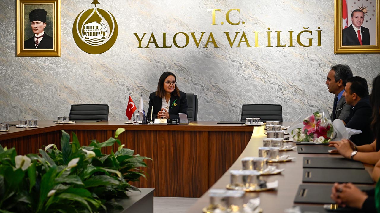 Yalova Gonullu Genc Vali Hulya Kaya (2)-1