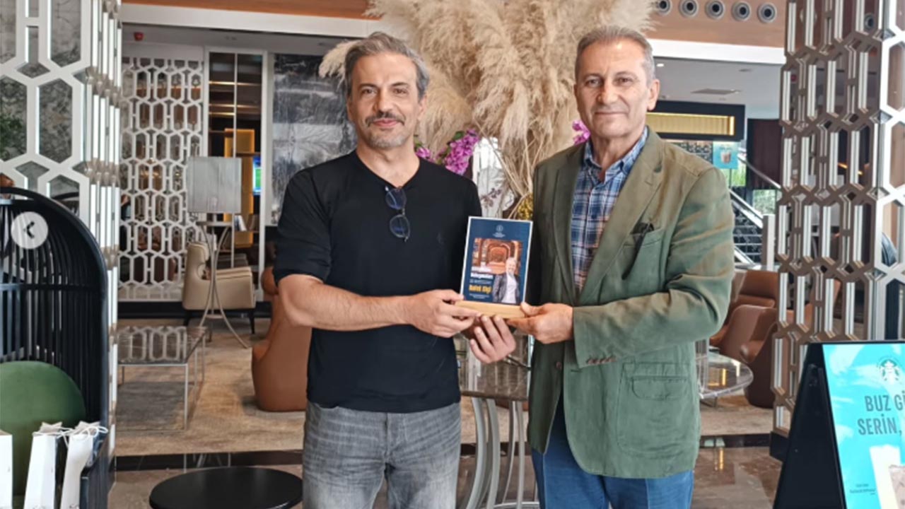 Yalova Il Kultur Turizm Mudurluk Kutuphane Hafta Sinema Bulusma Plaket Tesekkur (1)