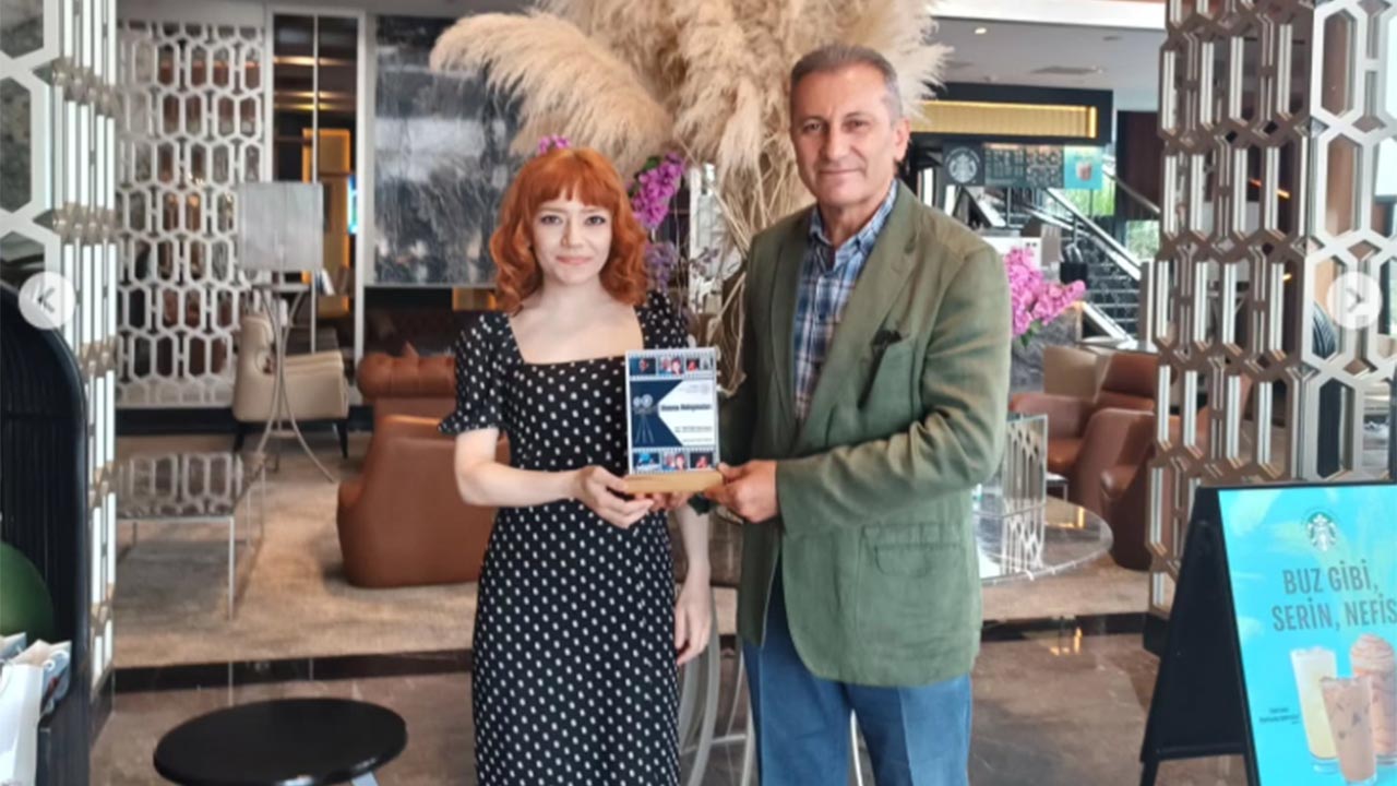 Yalova Il Kultur Turizm Mudurluk Kutuphane Hafta Sinema Bulusma Plaket Tesekkur (2)