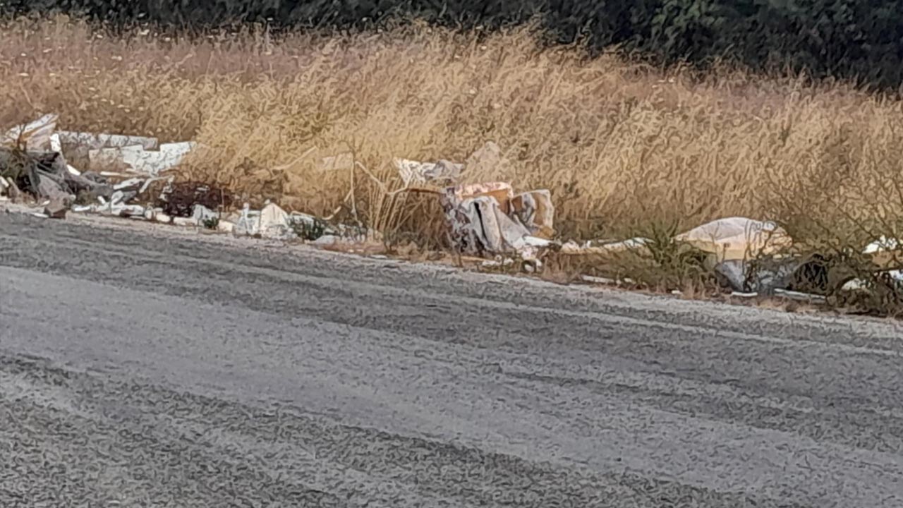 Yalova Ismetpasa Mahalle Cop Moloz Yigin Temizlik Sorun (1)