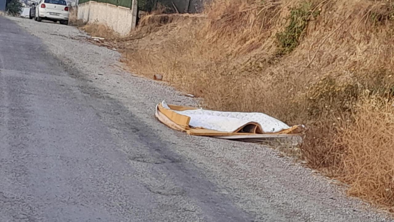 Yalova Ismetpasa Mahalle Cop Moloz Yigin Temizlik Sorun (2)