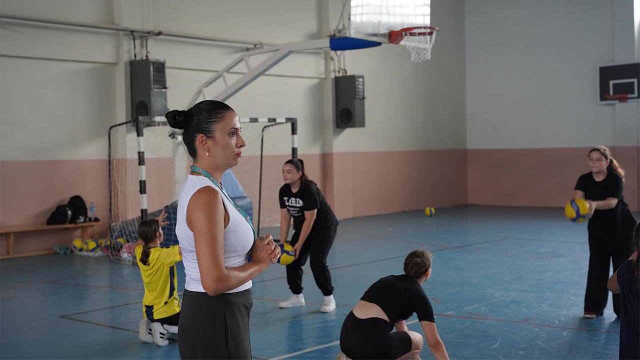 Yalova Kadikoy Belediye Baskan Yaz Voleybol Kurs Ziyaret (4)