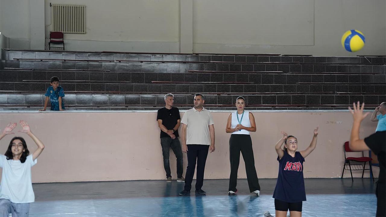 Yalova Kadikoy Belediye Baskan Yaz Voleybol Kurs Ziyaret (5)