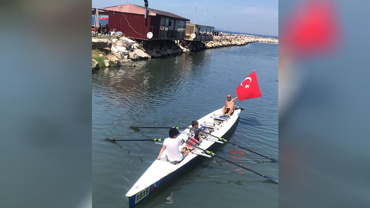 Yalova Kürek Takımı Denizde Zaferi Kutladı (1)