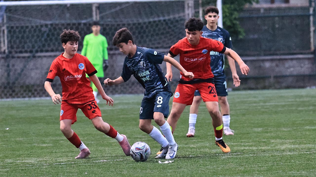 Yalova Turkiye Futbol Federasyon Elit Gelisim Lig Yalovaspor Yalovagucu (1)