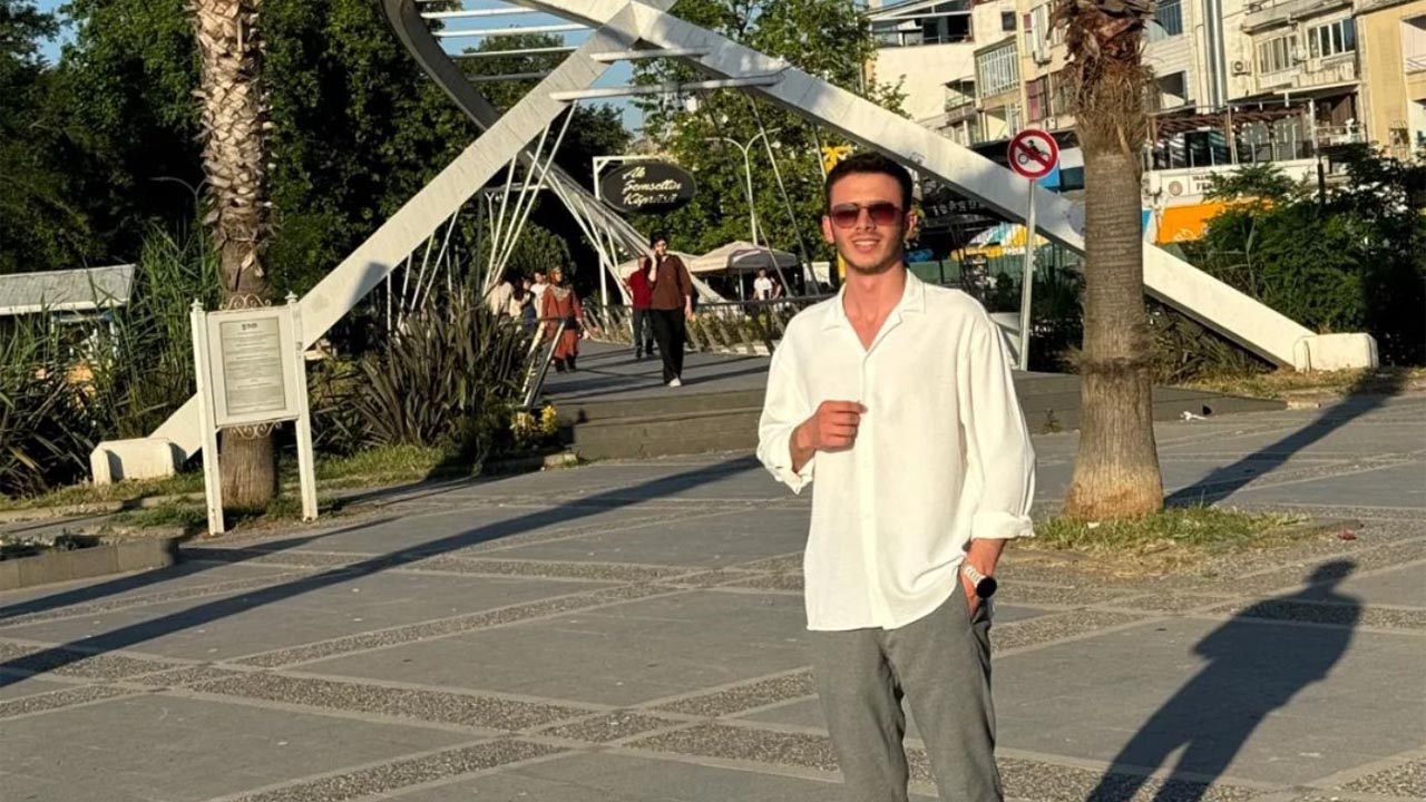 Yalova'da Tıra Arkadan Çarpan Motosikletin Sürücüsü Hayatını Kaybetti (1)