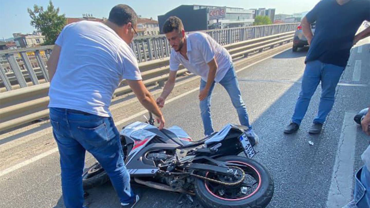 Yalova'da Tıra Arkadan Çarpan Motosikletin Sürücüsü Hayatını Kaybetti (2)