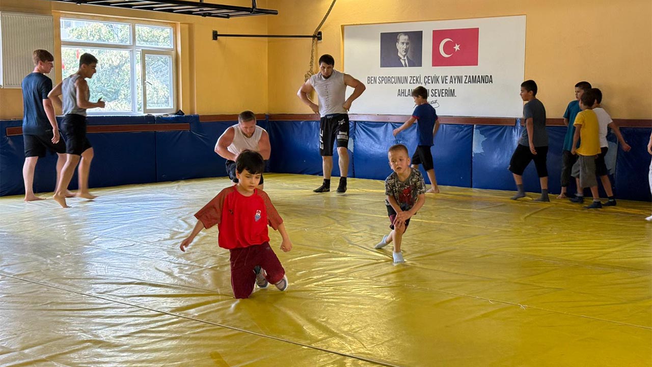 Yaz Spor Okullarinda Çocuklar Güreşi̇ Terci̇h Etti̇ (4)