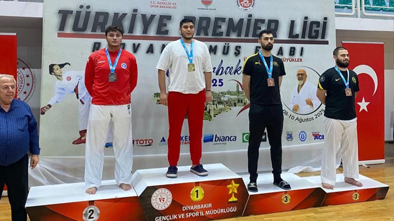 Çi̇ftli̇kköy Beledi̇yespor’dan Karate Premi̇er Li̇g’de Büyük Başari (3)