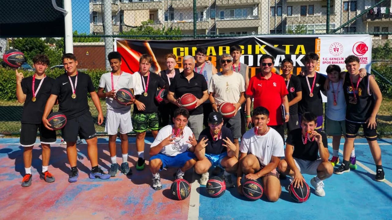 Çınarcık’ta 3X3 Sokak Basketbol Turnuvasında Heyecan Zirvedeydi (5)