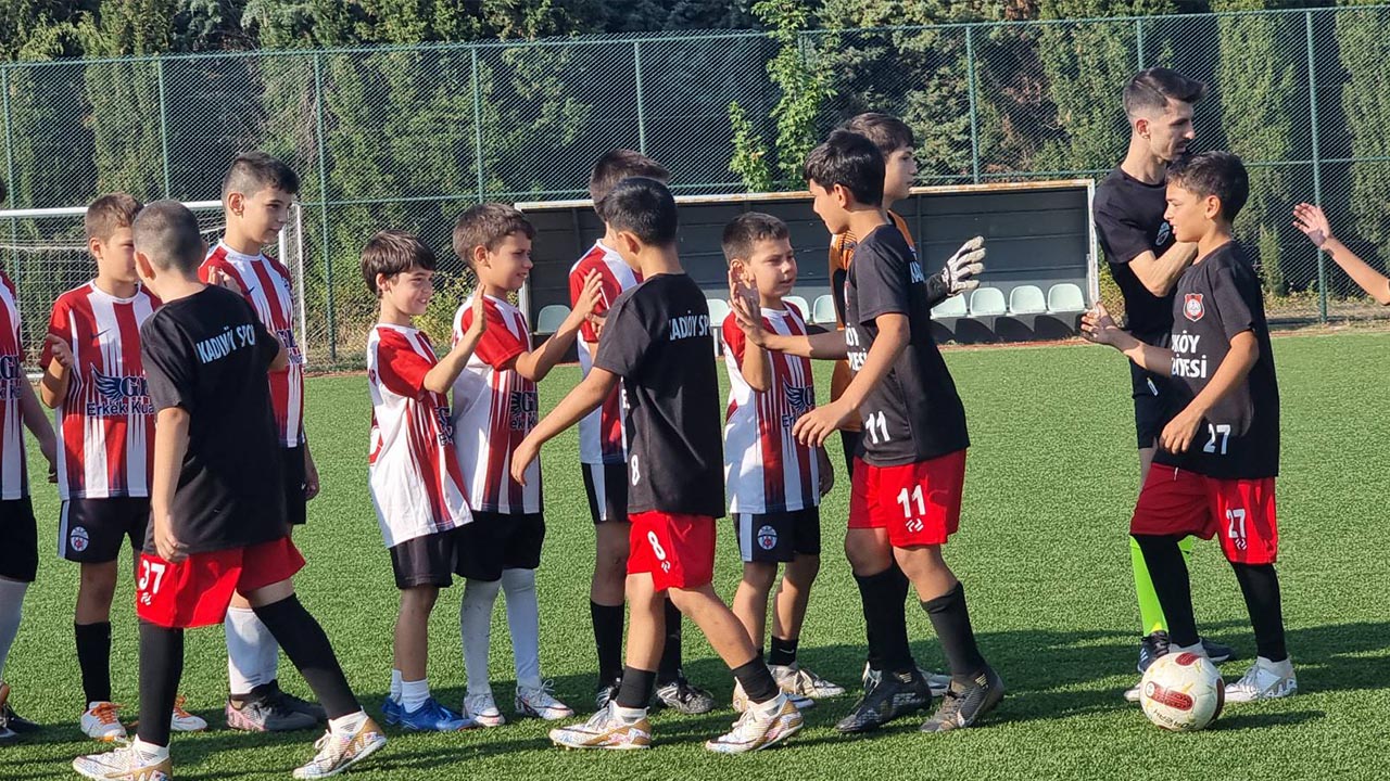 Küfürsüz Hava Sahası Gençlik Hareketi Futbol Turnuvası’nda Şampiyon Kadıköy (2)-1