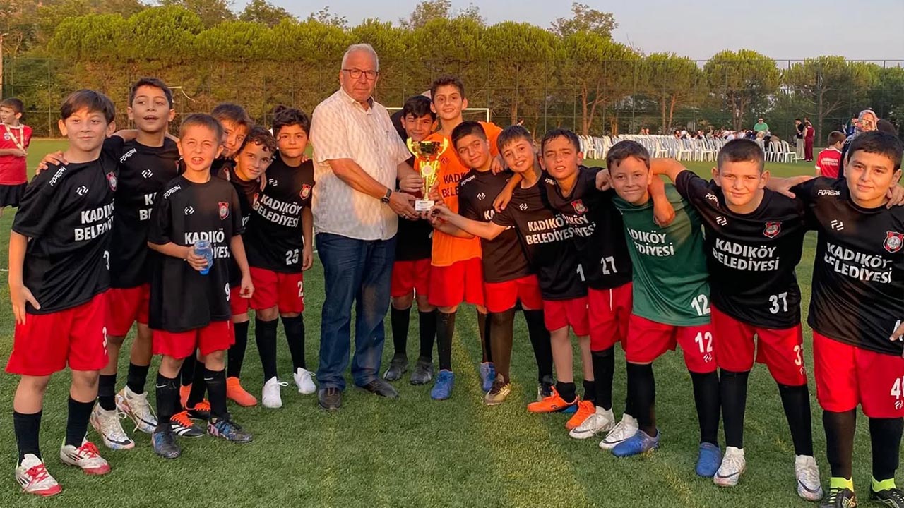 Küfürsüz Hava Sahası Gençlik Hareketi Futbol Turnuvası’nda Şampiyon Kadıköy (2)