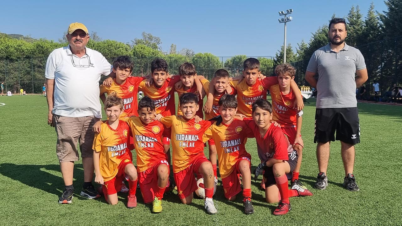Küfürsüz Hava Sahası Gençlik Hareketi Futbol Turnuvası’nda Şampiyon Kadıköy (3)-1