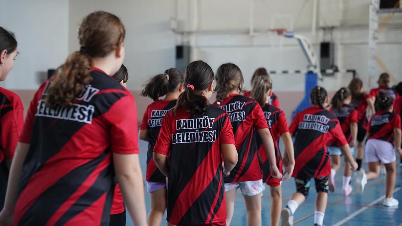 Yalova Kadikoy Voleybol Spor Forma Saha (3)