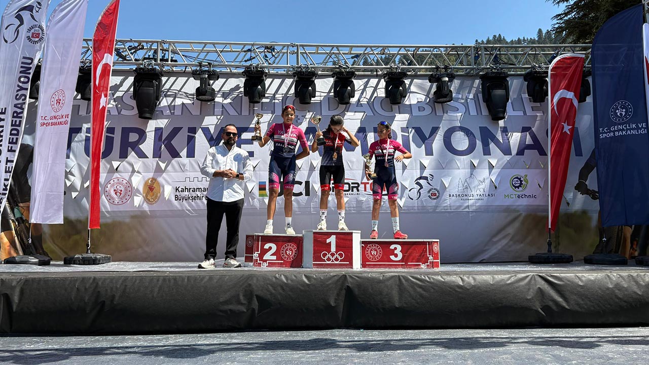 Yalovalı Bisikletçiler Maraş’ta Kürsü Yaptı (1)