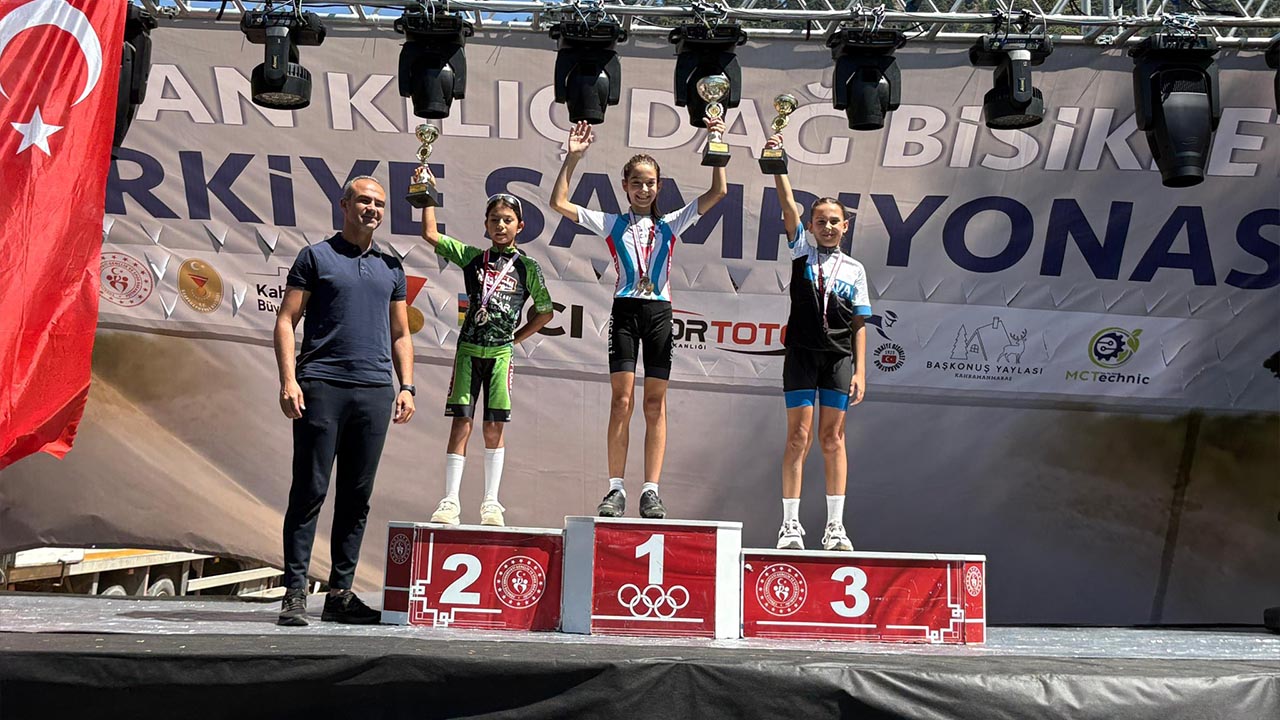 Yalovalı Bisikletçiler Maraş’ta Kürsü Yaptı (3)