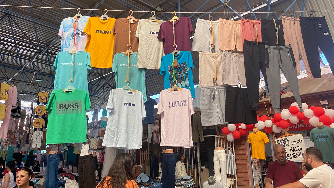 Çiftlikköy Sosyete Pazarı’nda Sezon Sonu Yoğunluğu (2)