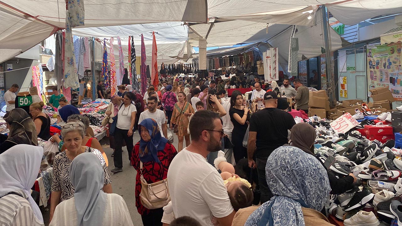 Çiftlikköy Sosyete Pazarı’nda Sezon Sonu Yoğunluğu (4)