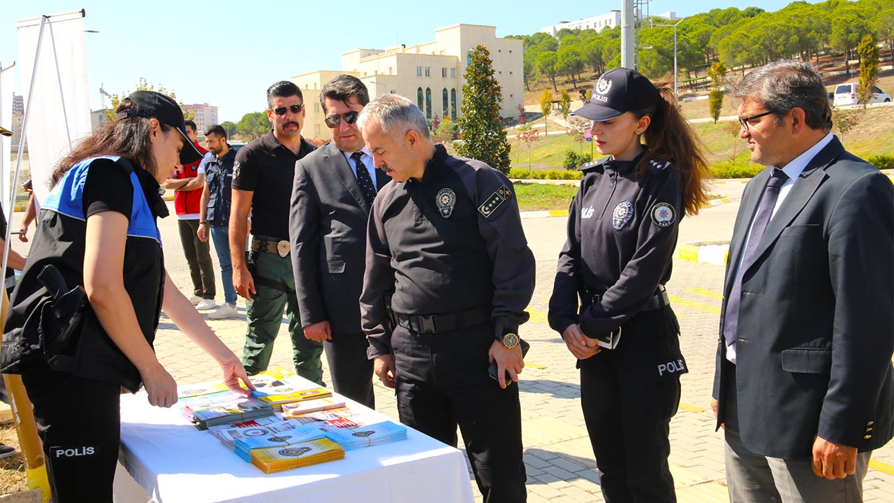 Emniyet Müdürü Üniversite Öğrencileriyle Buluştu (2)