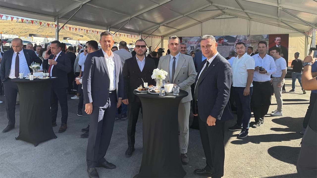 Kadıköy Belediyesine Yeni Çöp Toplama Aracı (1)