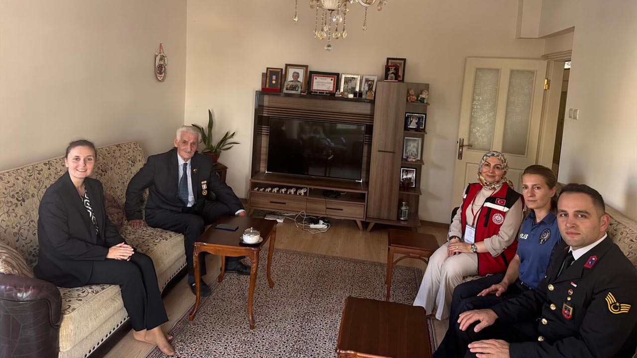 Kahraman Gaziler Evlerinde Ziyaret Edildi (7)