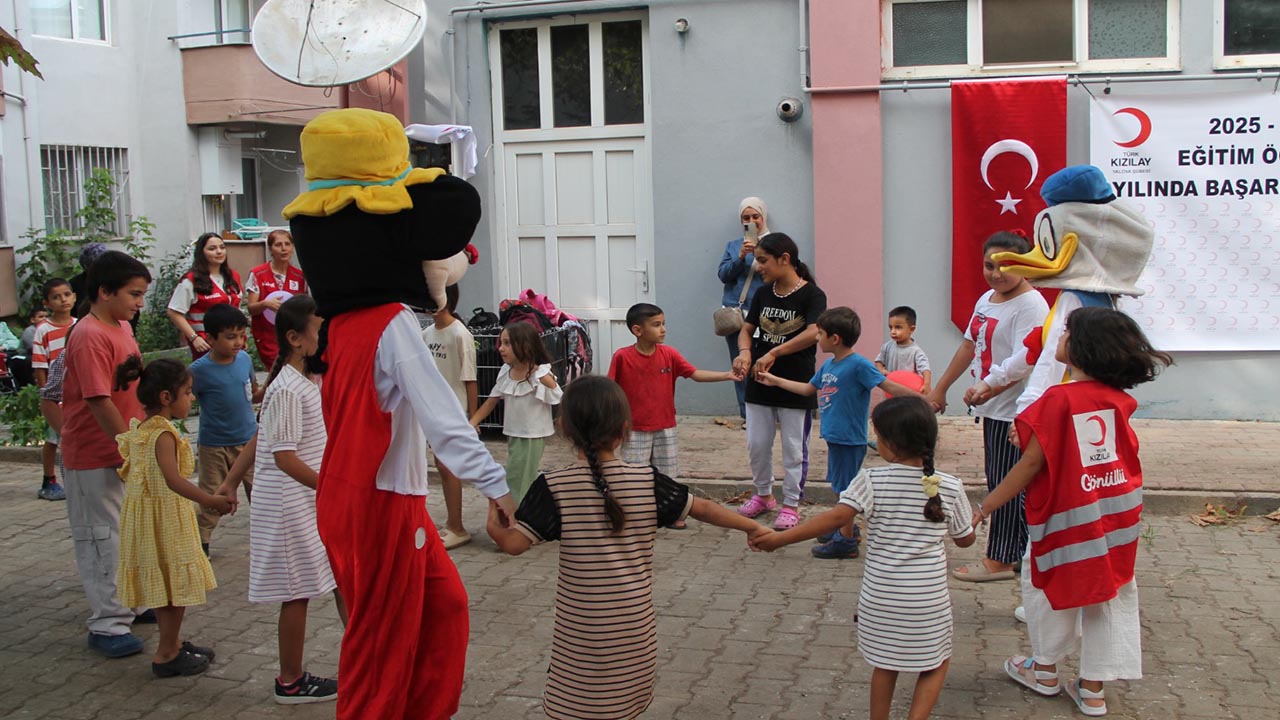 Kırtasiye Bağışları Çocuklarla Şenlikte Buluştu (2)