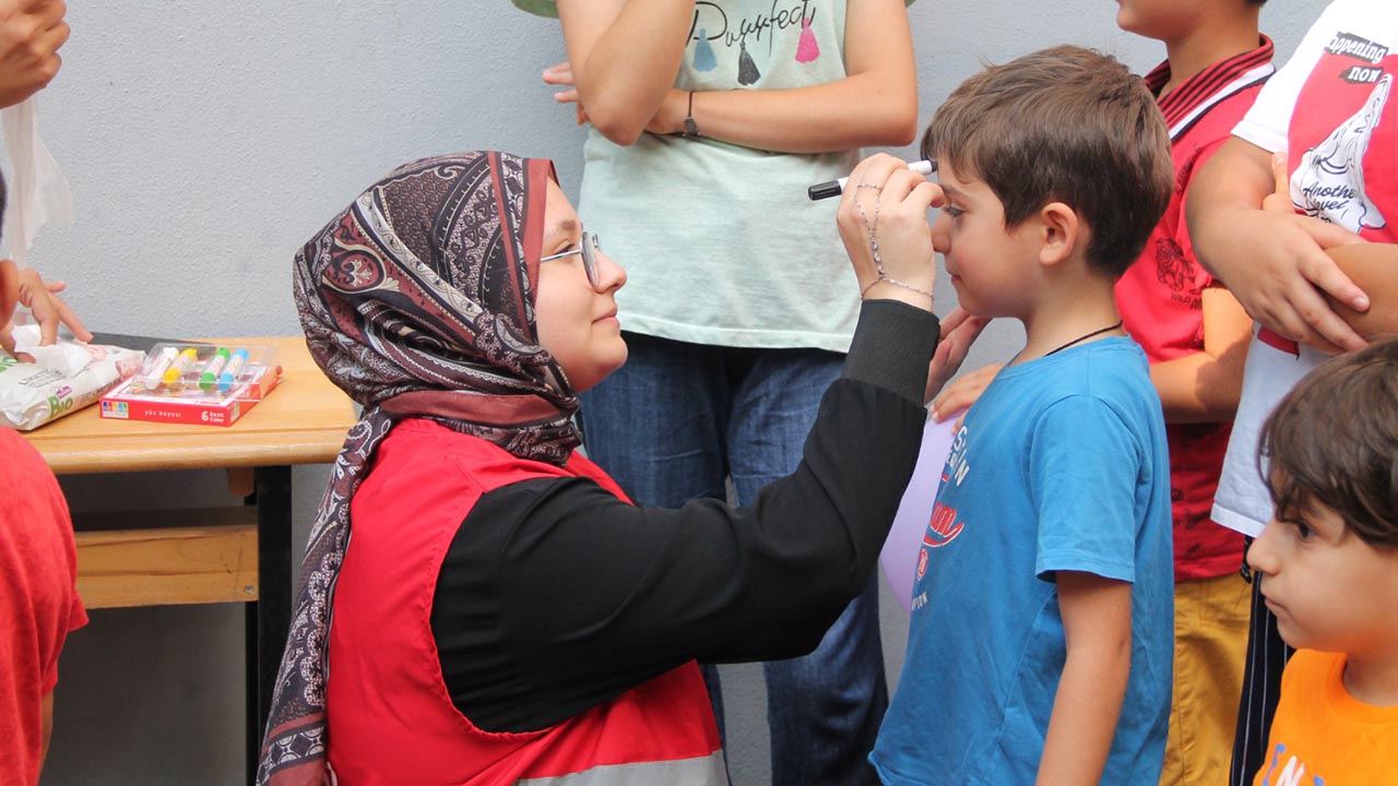 Kırtasiye Bağışları Çocuklarla Şenlikte Buluştu (3)