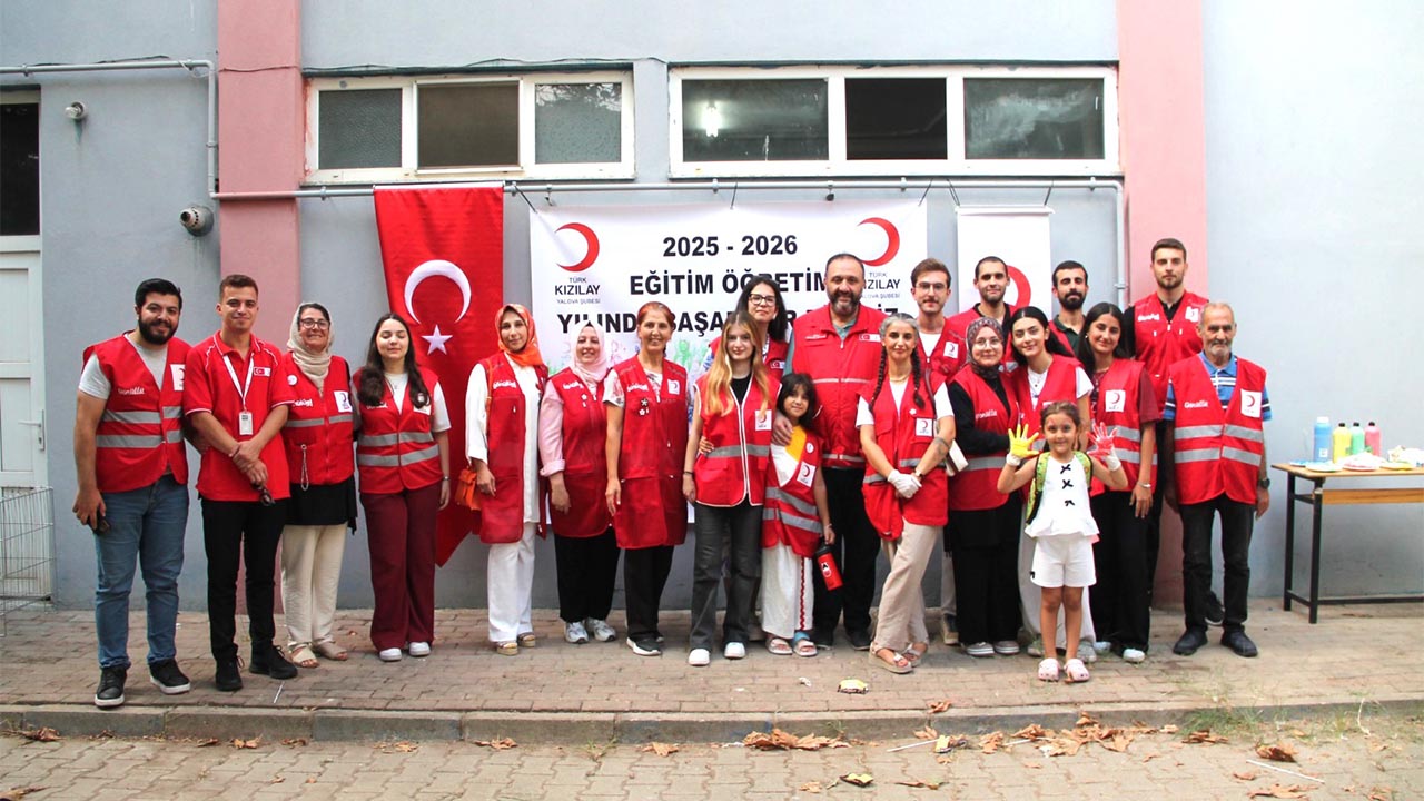 Kırtasiye Bağışları Çocuklarla Şenlikte Buluştu (4)