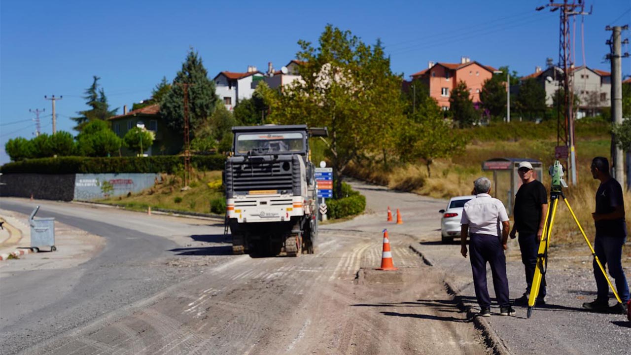 Kurtköy Caddesi’nde Asfalt Onarımı Başladı (2)