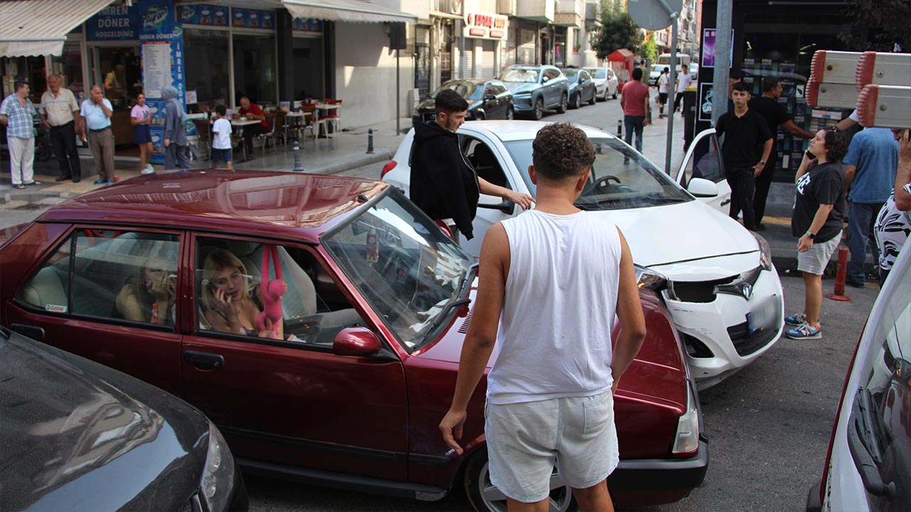 Yalova Rustem Pasa Mahalle Ismet Acar Cadde Trafik Kaza Maddi Hasar (3)