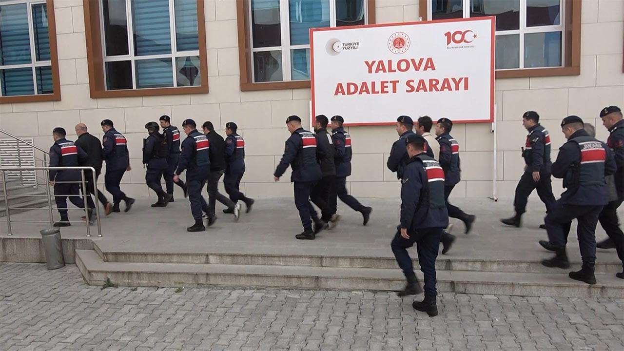 Yalova’da Içme Suyuna Kimyasal Madde Karıştırdığı Ileri Sürülen Sanıklar Hakim Karşısında (2)