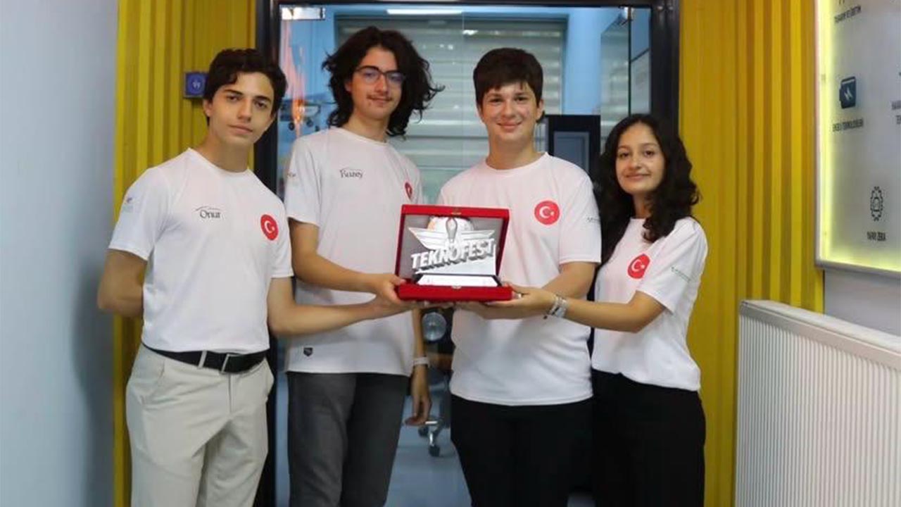 Müdür Kılıç, Avsim’i Tebrik Etti (1)