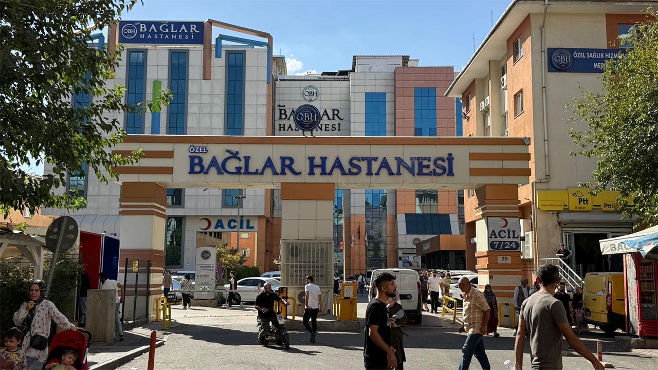Diyarbakır'da Yeni Doğan Bebekler Karıştırıldı, Gerçek Evde Fark Edilen 'Bileklikte' Ortaya Çıktı (1)