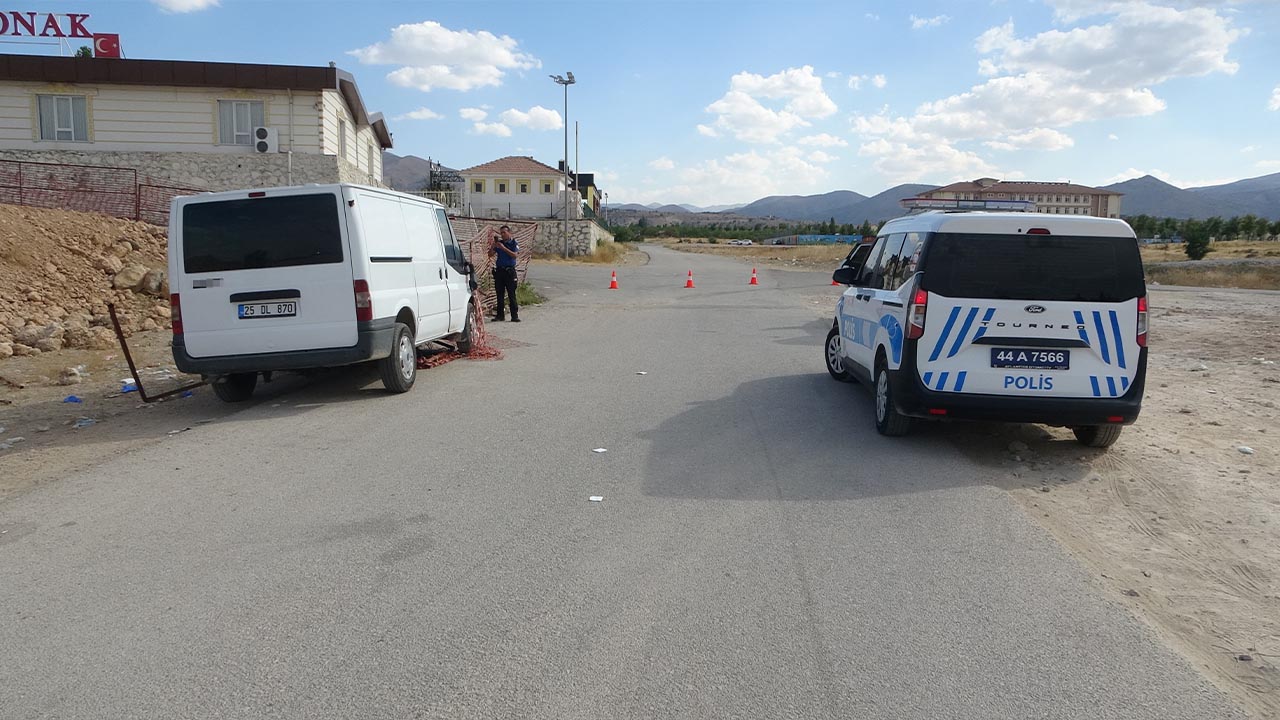 Malatya'da Feci Kaza Demir Korkuluk Sürücünün Kafasına Saplandı (4)