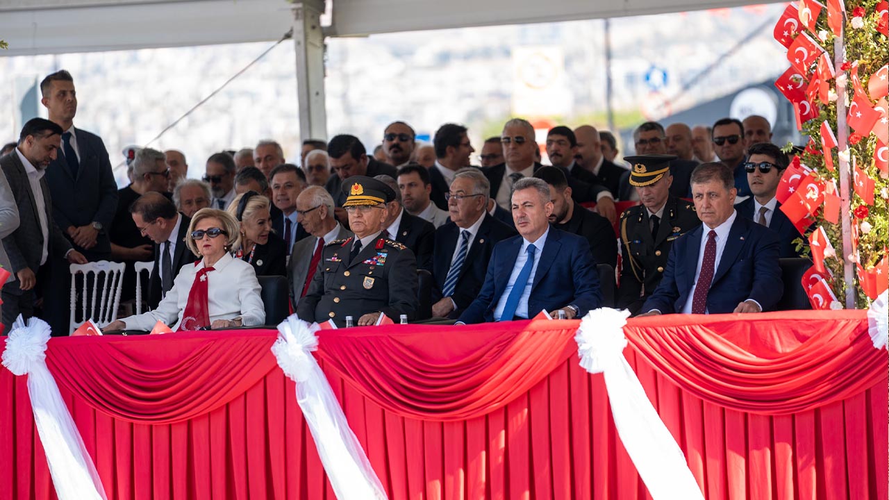 Turkiye Izmir Dusman Isgal Kurtulus Dev Bayrak (2)