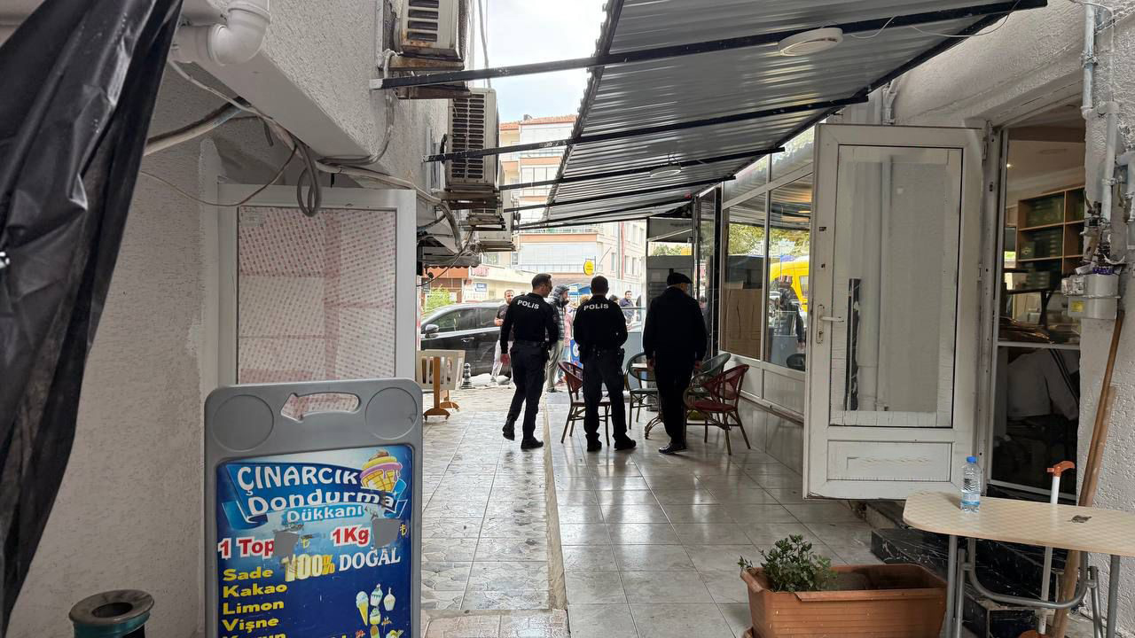 Ünlü Sanatçının Komşuları Şokta (1)