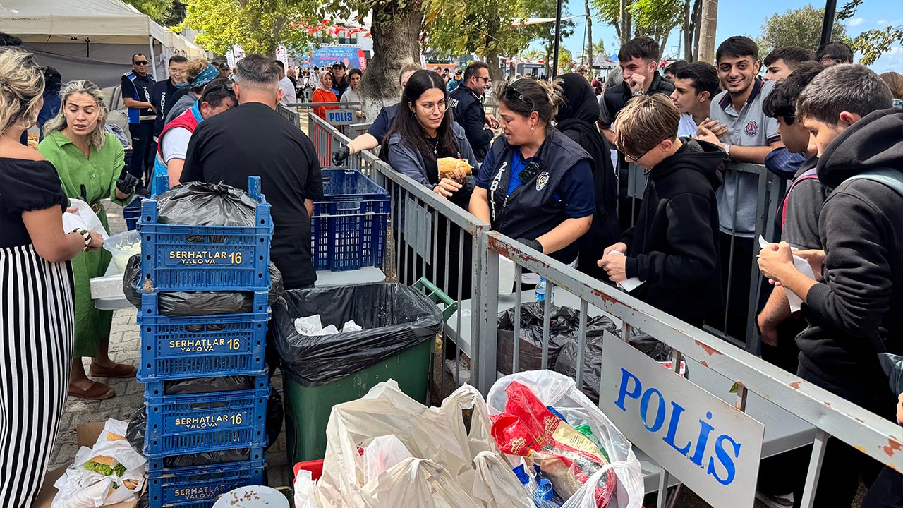 Avladığı Orkinosları Düzenlediği Festivalle Çocuklara Ikram Etti (1)