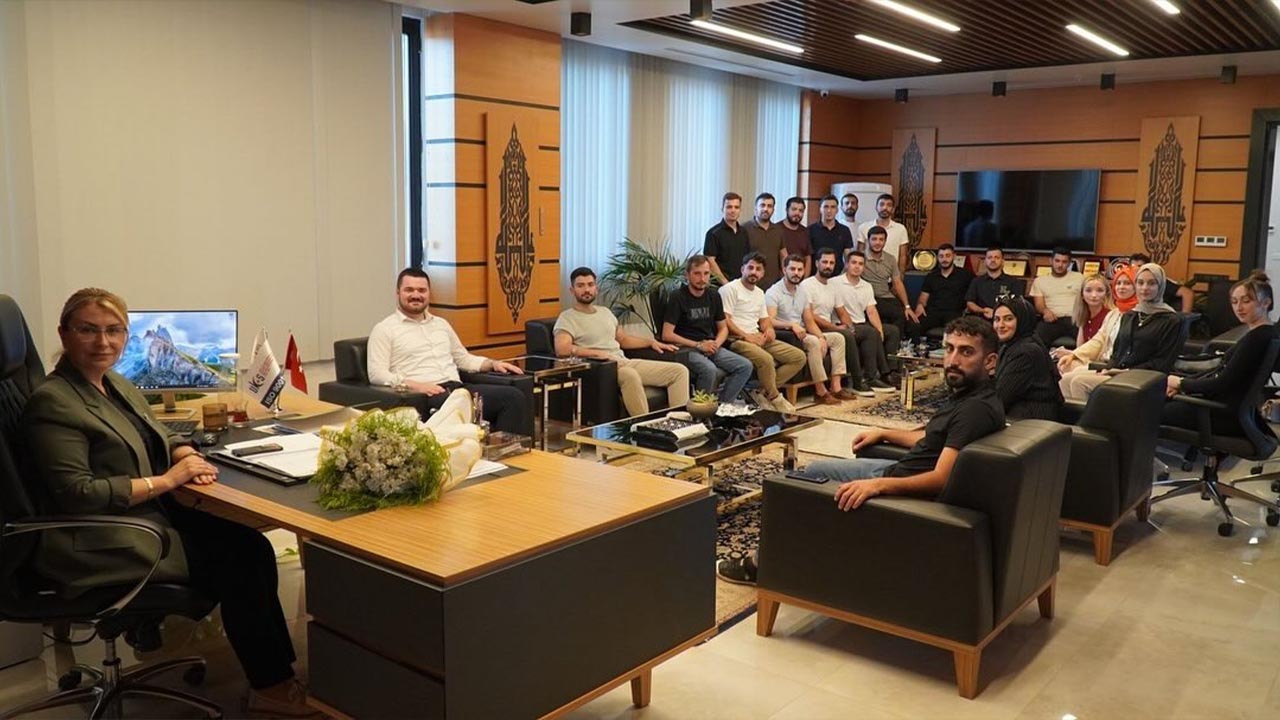 Yalova Altinova Belediye Baskan Ak Parti Genclik Kollari Gorusme Ziyaret (2)