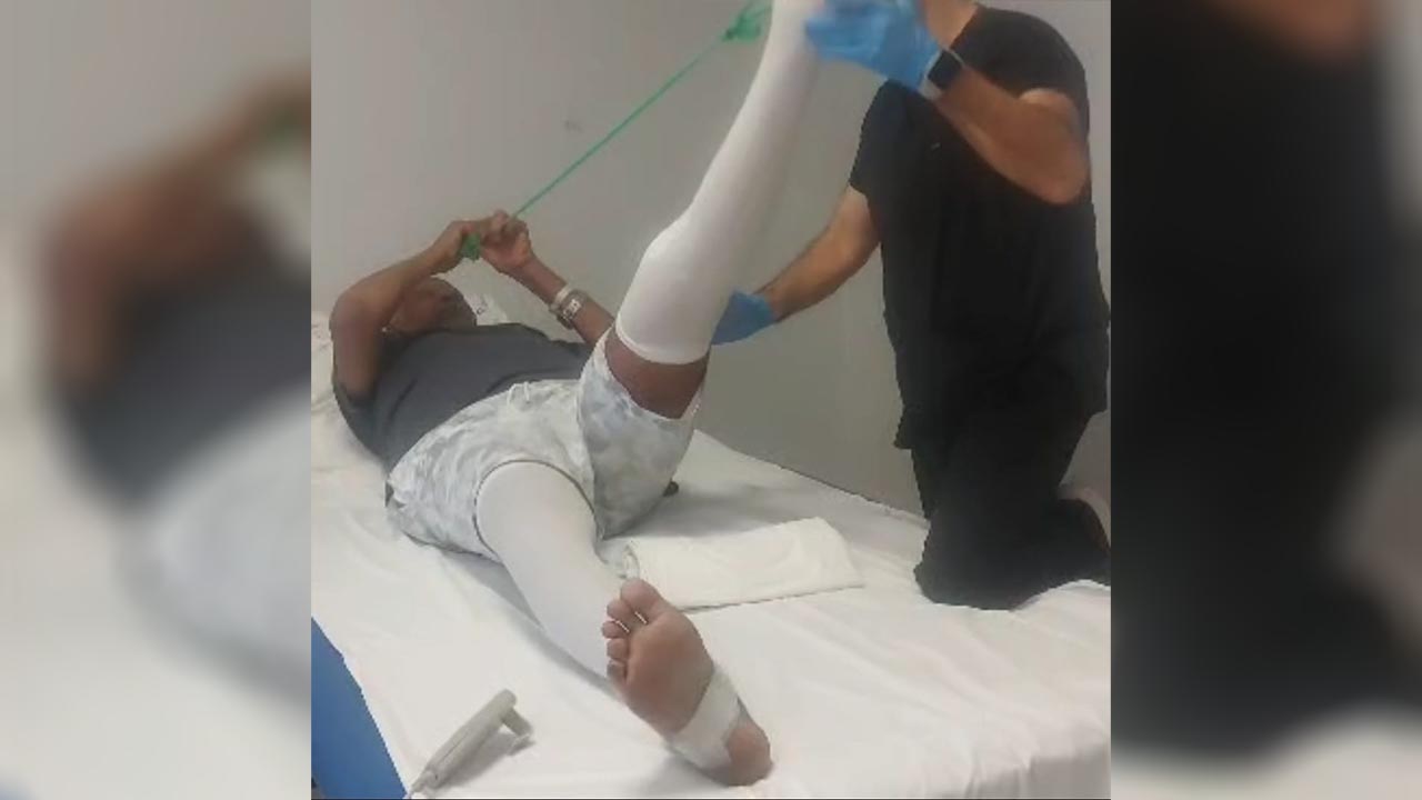Yalova Atakent Hastane Nijeryali Hasta Yurume Fizik Tedavi (2)