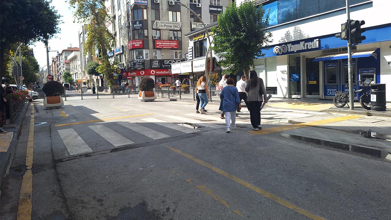 Yalova Belediye Avrupa Hareketlilik Hafta Merke Arac Trafik Kapama Yaya Bisiklet Esnaf Vatandas Uygulama (1)