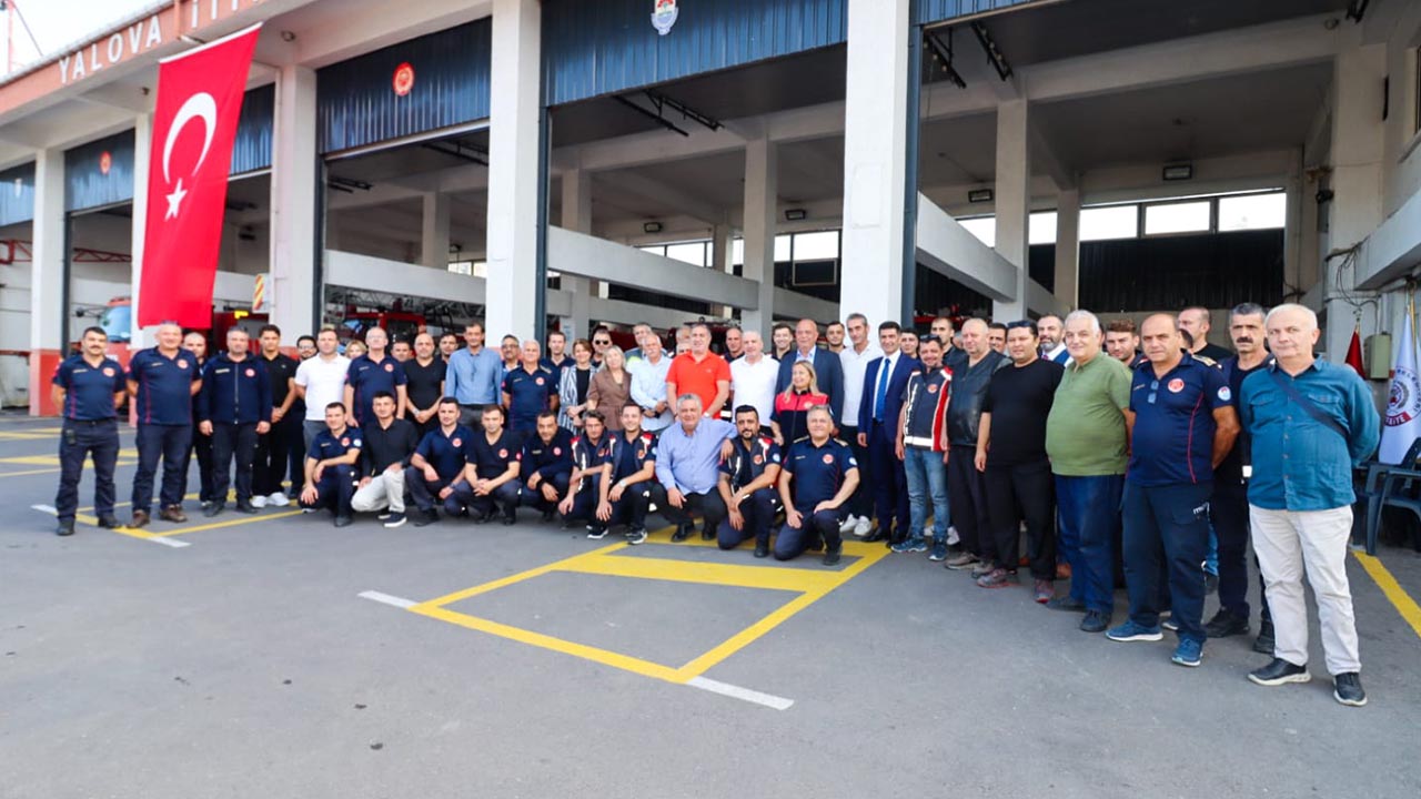 Yalova Beledi̇ye Başkani Gürel, İtfai̇ye Haftasi’nda Personelle Buluştu (2)