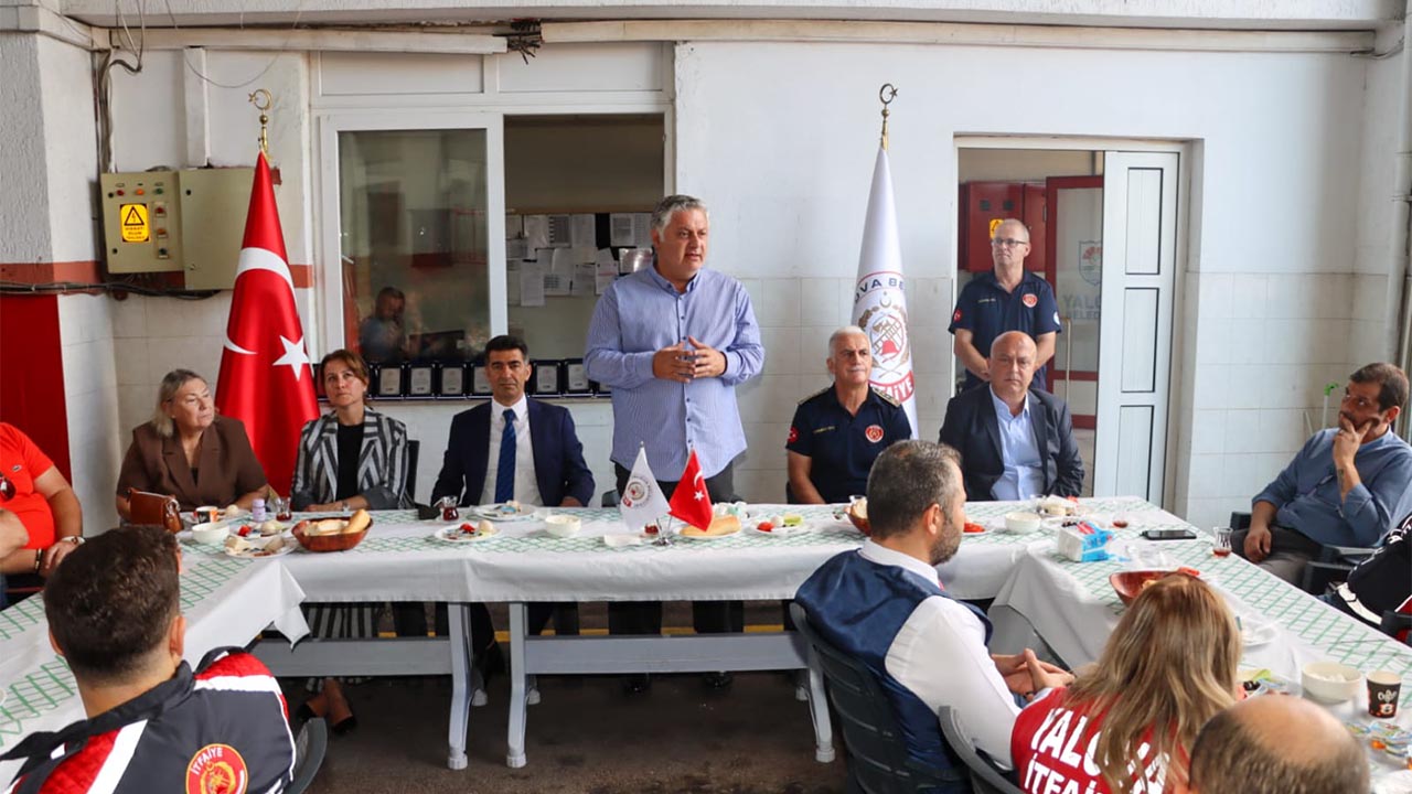 Yalova Beledi̇ye Başkani Gürel, İtfai̇ye Haftasi’nda Personelle Buluştu (3)