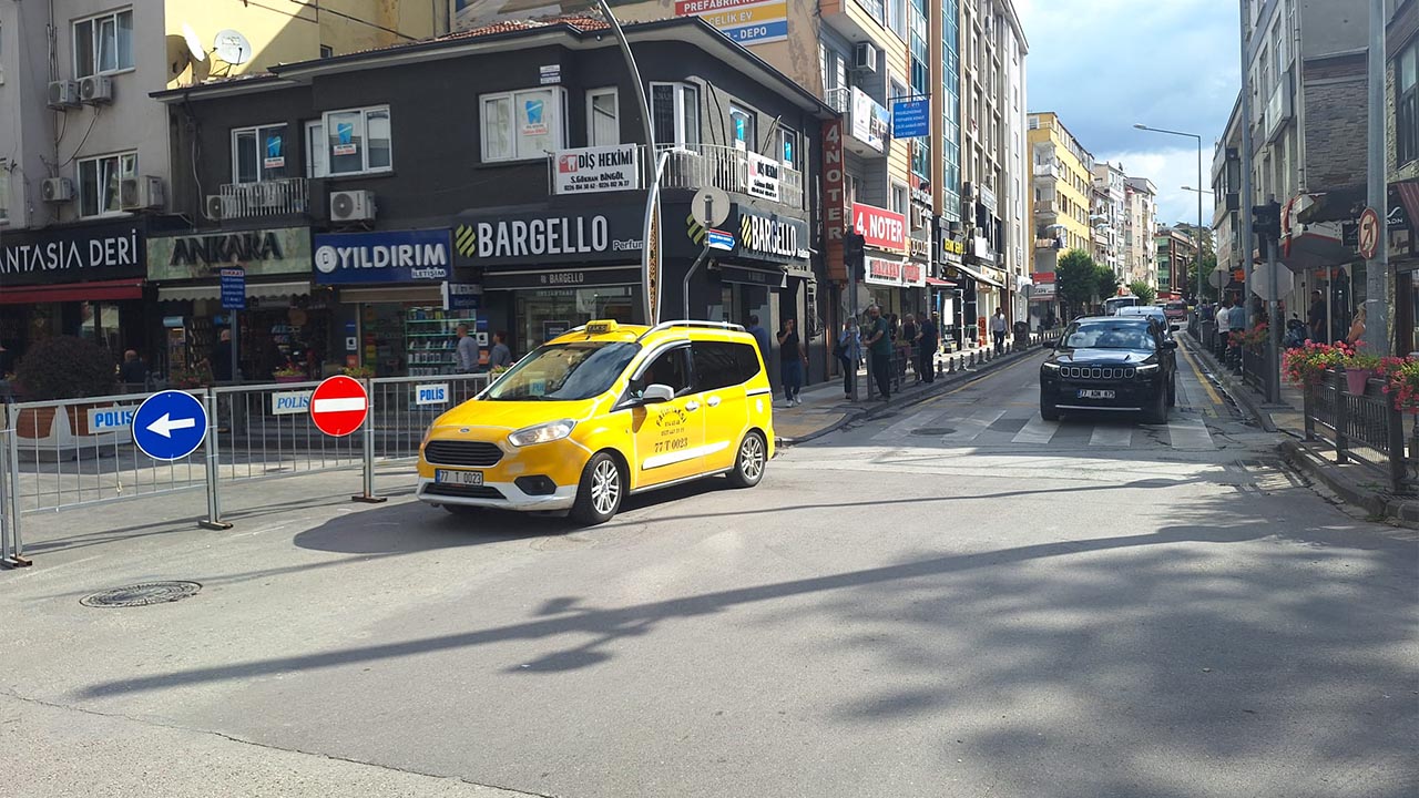 Yalova Belediye Cumhuriyet Cengiz Kocal Arac Trafigi Yasak (12)