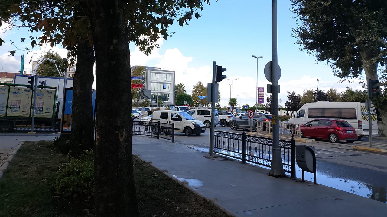 Yalova Belediye Cumhuriyet Cengiz Kocal Arac Trafigi Yasak (2)