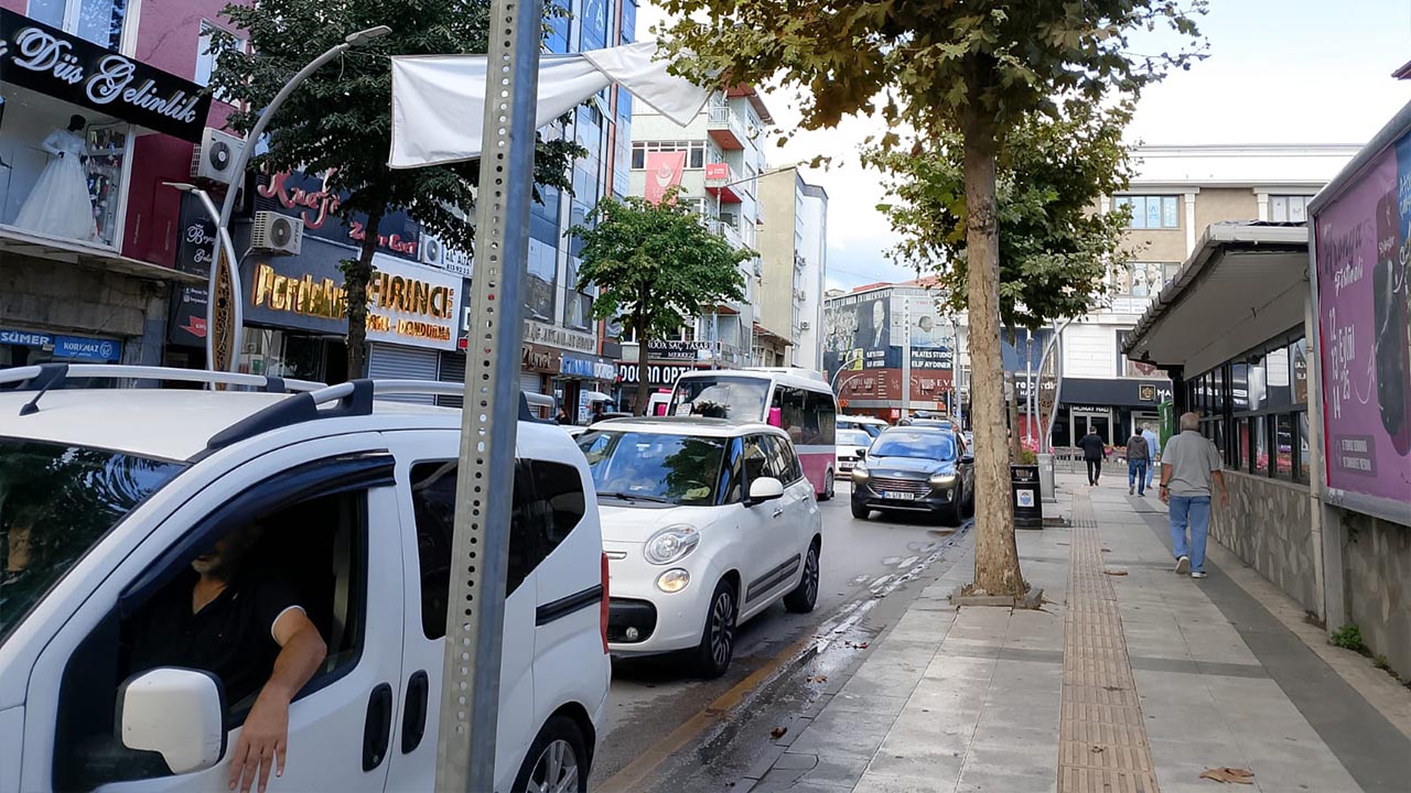 Yalova Belediye Cumhuriyet Cengiz Kocal Arac Trafigi Yasak (4)