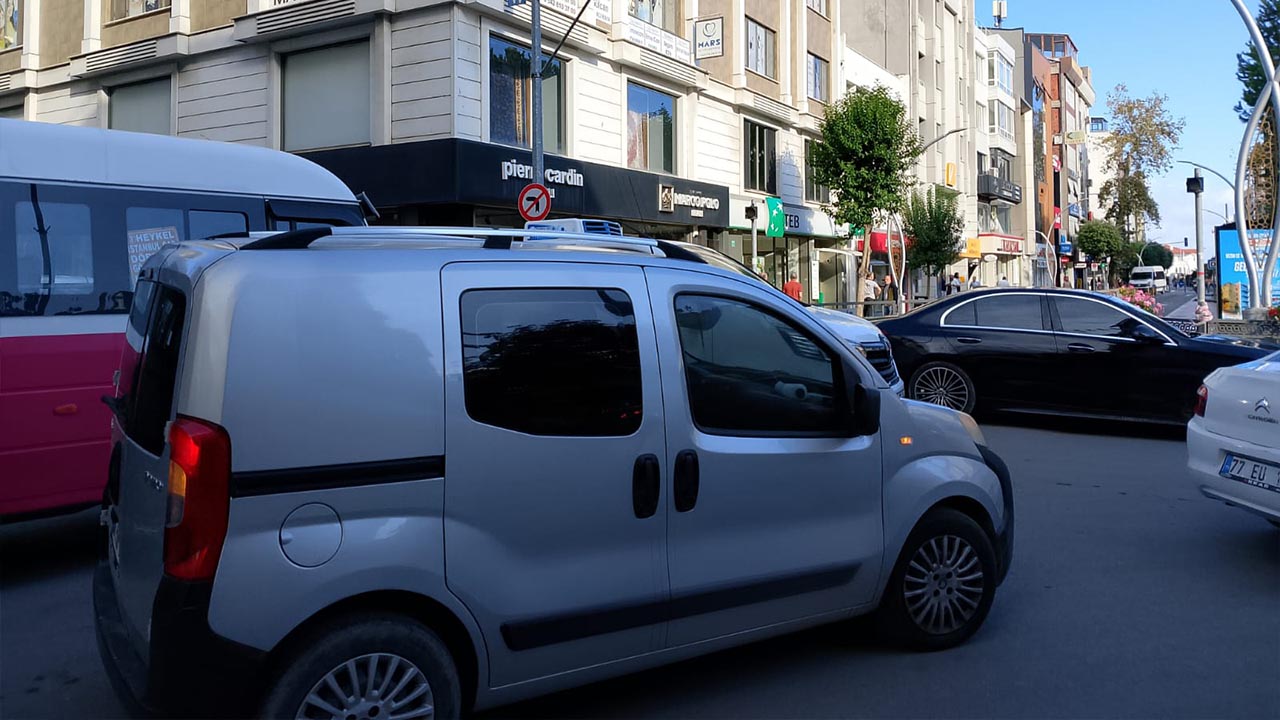 Yalova Belediye Cumhuriyet Cengiz Kocal Arac Trafigi Yasak (5)